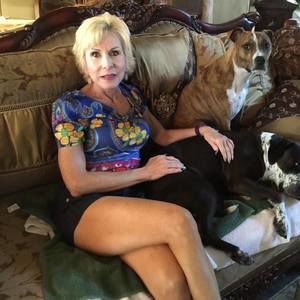 Meet your Posher, Leslie